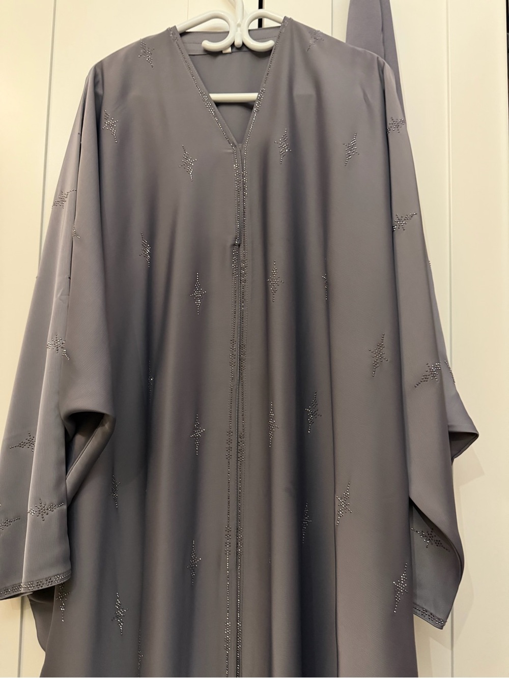 Elegant Women's Gray Embellished Emirati Abaya